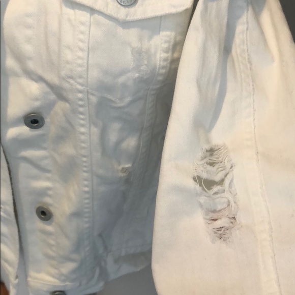 NWT Lucky Brand white distressed jean jacket - Picture 3 of 7
